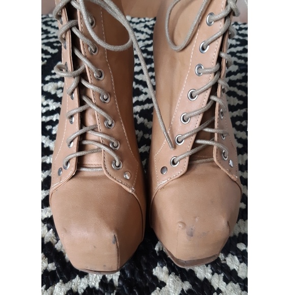 FINAL Tan Lace Up Platform Heel Boots - Picture 3 of 5